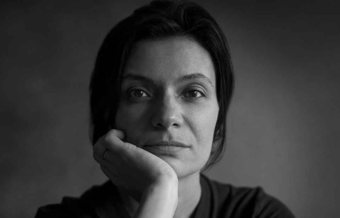 la-herida-que-atraviesa-generaciones-melba-escobar-se-desnuda-en-las-huerfanas