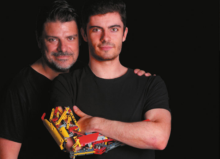 la-historia-de-hand-solo-el-chico-que-se-fabrico-su-protesis-para-el-brazo-con-piezas-de-lego